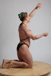 Karolina KNEELING POSE 